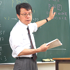 斉藤 滋之（数学・社会担当）